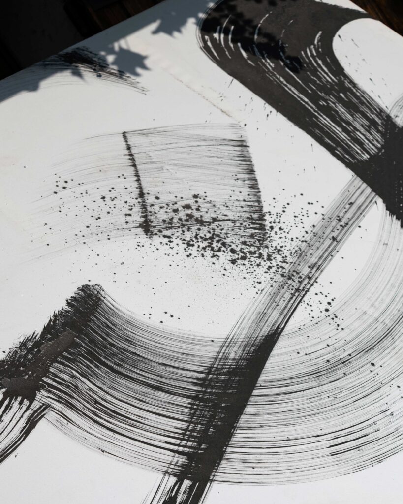 Floating State, large abstract Arabic calligraphy painting in ink on canvas by Wawi Abdel Kader, view 4